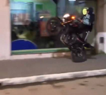 Identificaron al motociclista que realizaba maniobras peligrosas